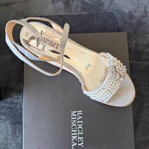 Badgley Mischka Pearl Embellished Heels Sandals Size 8.5 Gold Bridal